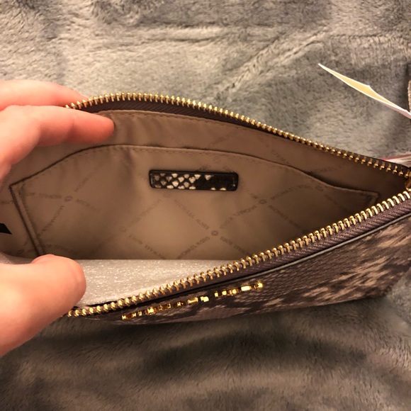 NWT MICHAEL KORS JetSet Large Zip Clutch Wristlet - Picture 3 of 4